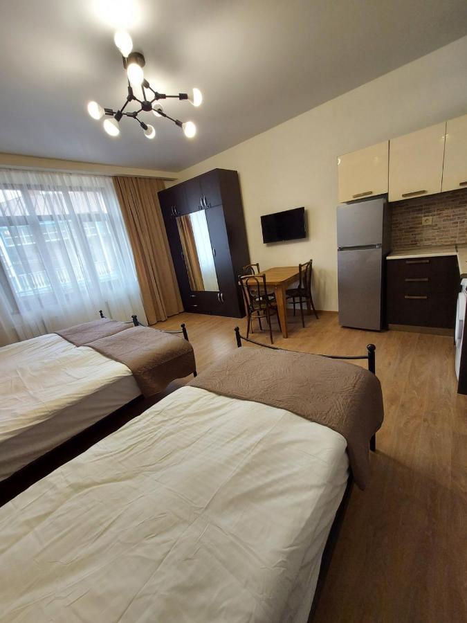 13Dimitri Uznadze Apartment Tbilisi Bagian luar foto